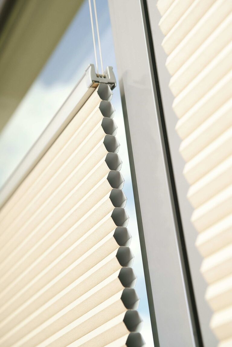 Welche Rollos passen zu Kunststofffenstern (PVC-Fenstern)? Speziallösungen ohne Bohren