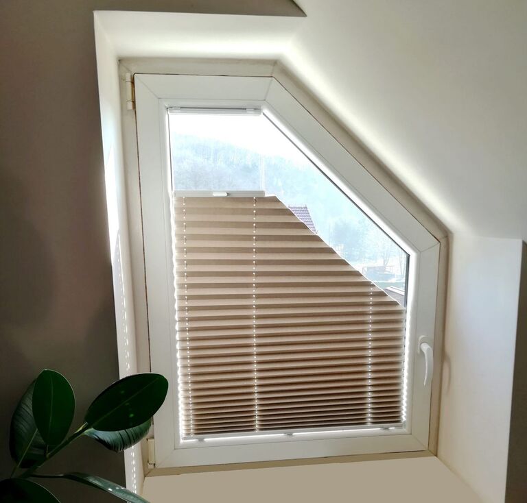 Plissee für trapezformige Fenster