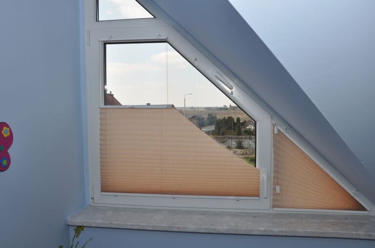 Plissee für trapezformige Fenster