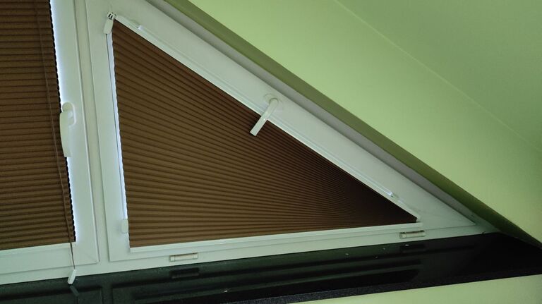 1- Plissee für dreieck Fenster