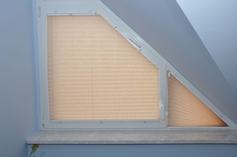 1- Plissee für dreieck Fenster