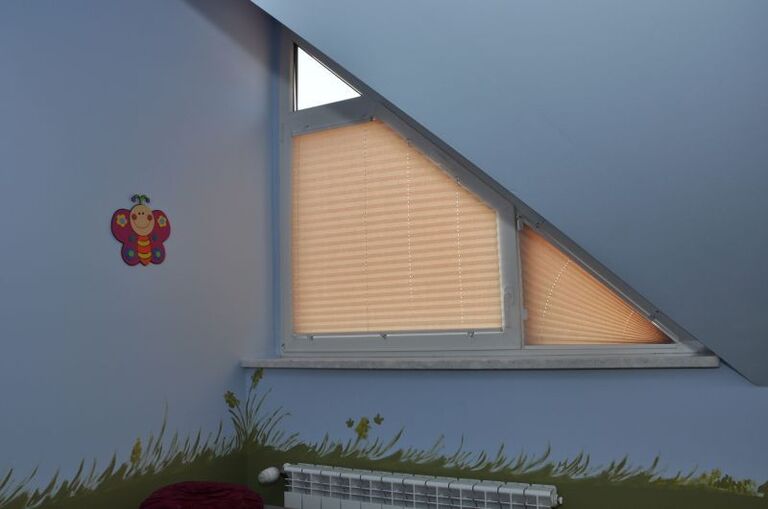 1- Plissee für dreieck Fenster